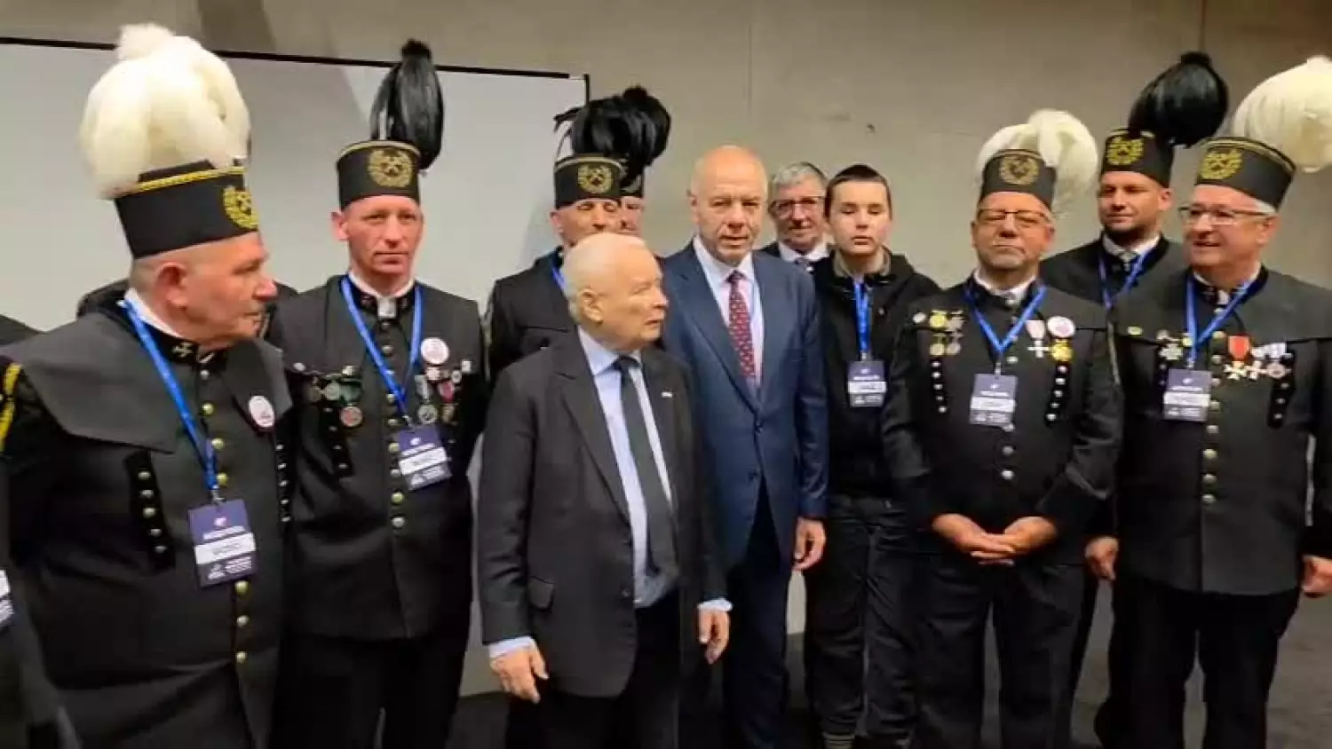 video-2025-10-27-16-44-03kaczynski-konwencja-pis-kochany-wegiel-jaroslawa-kaczynskiego.mp4