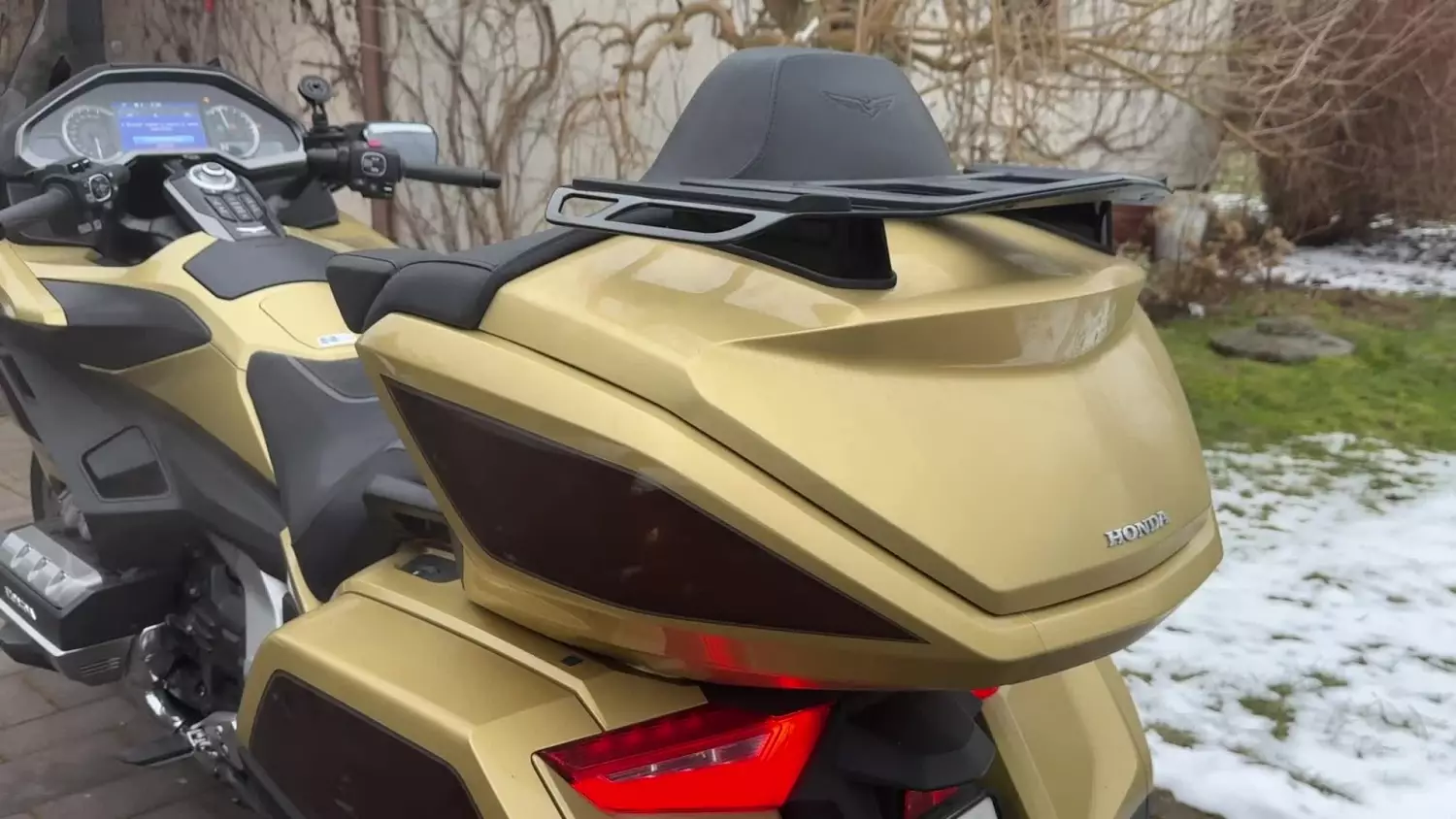 honda-gold-wing-tour-i-bagaznik-gold-strike.mp4