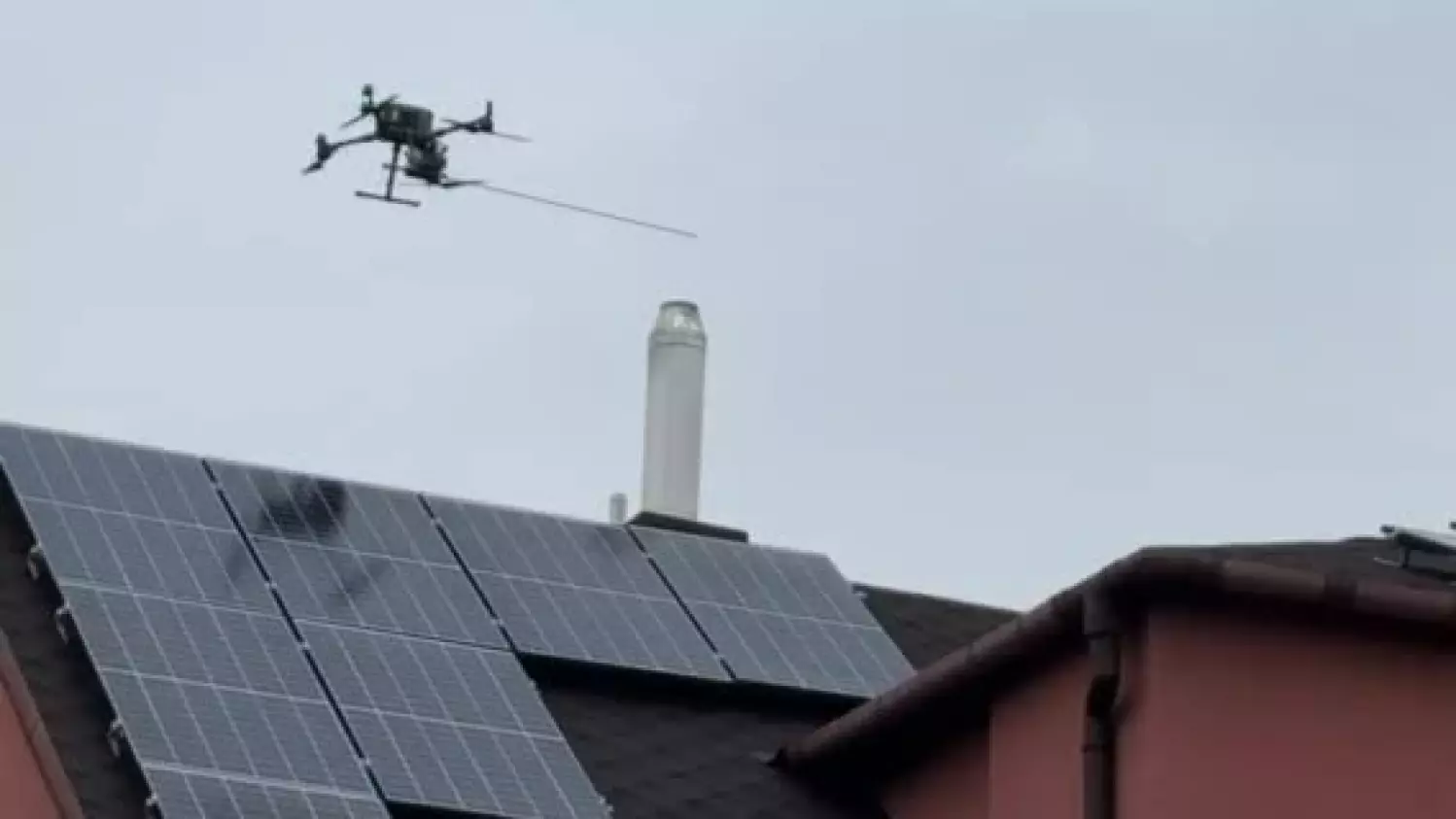 dron-nad-kominem-kotlownia-gazowa.mp4